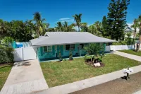 Charming 2Bed Ami  Beach Cottage  1/2 of a Duplex, 3Min Walk to Beach