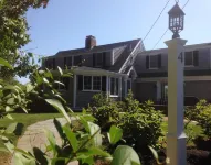 Waterfront Chatham Village, Short Walk to Town & Lighthouse Beach Hotel a Chatham