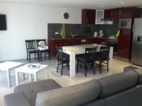 Air-conditioned gîte "le pigeonnier"- prepared beds + bathroom linen provided Hotels in Pons