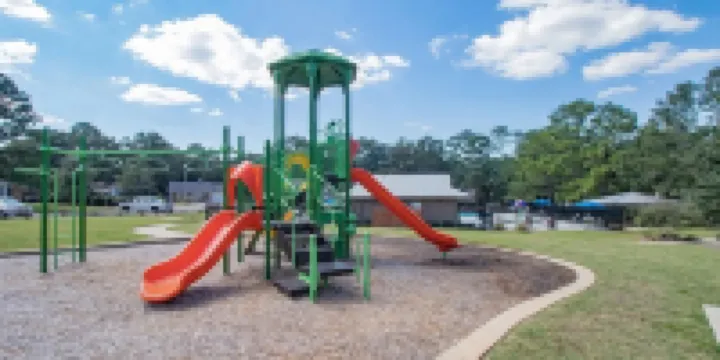 Fairhope, Daphne, down Town Mobile & Beaches!Owner Loved, Managed, and Cleaned!