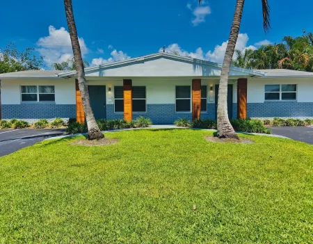 Spacious XL 1BR 1BA w/ pool access; near beach