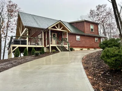 Beautiful New 5 Bedroom Log Cabin with Private Hot Tub Overlooking Lake Lure Hotels near Lake Lure