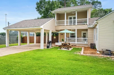 Luxury in the Park, King Beds, Washer & Dryer Hotels near Zales