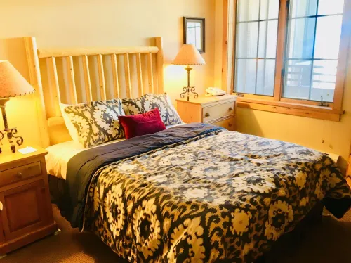 Keystone 2 bed 2 bath in River Run Village - walk to ski lifts. Hotels in Keystone