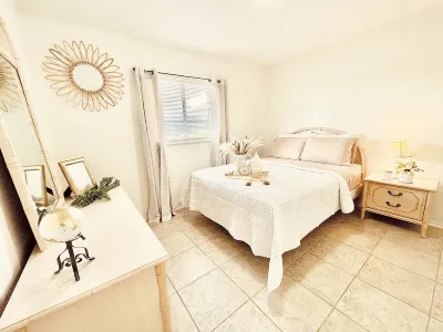 Modern boho 2bed 2bath home, 8 mins to downtown  cape and near beach. Hotels near Reel Revenge Deep Sea Fishing Charters