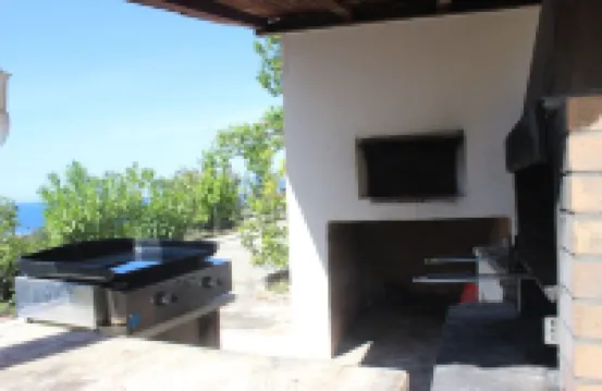 In Furnangina, family villa with sea view, mature garden and swimming pool