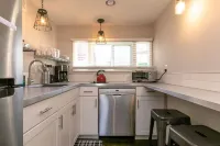 The Lower Georgia Peach Studio is a sophisticated dog friendly Downtown rental!