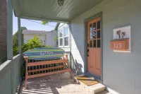 Surf Park House – Historic Jax Beach Home, 3 Blocks to Beach, Pet Friendly - 4 stjerner