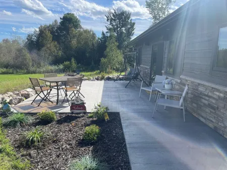 "Outdoors Oasis" Cozy cabin north of Bemidji.