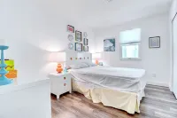 ONLY A 7 MINUTE WALK TO THE BEACH!
