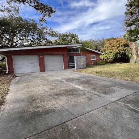 Home close to the Indian Rocks Beach and Pinellas Trail
