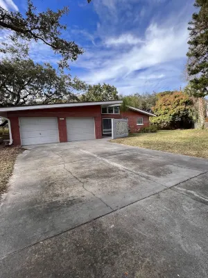 Home close to the Indian Rocks Beach and Pinellas Trail