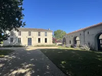 In the middle of the vineyards - Belle Maison with large pool