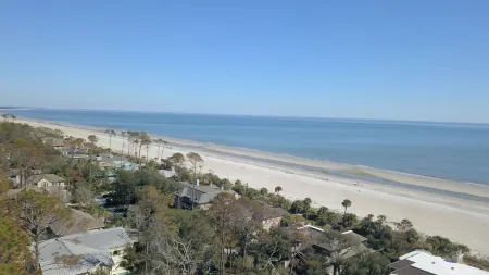 2 Min Walk 2 Beach Pickleball Golf Tennis Restaurants. Pvt Heated Pool Spa Bikes