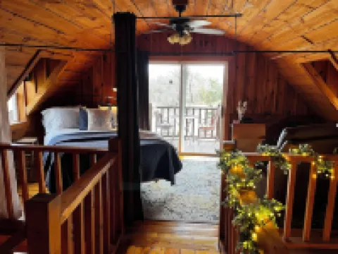 Heritage hideaway-Secluded Log Cabin Hotels in Fillmore County