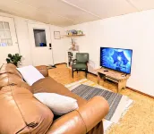 Cozy basecamp minutes from waterfalls, hiking and climbing
