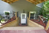 Park in the Woods Cozy and clean. Shared Hot Tub