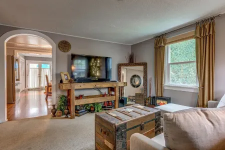 Wescott House in the historic Willamette District