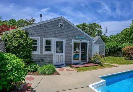 Private Dog-Friendly Home with Heated Pool & Guest Cottage at National Seashore Отели в г. Истам