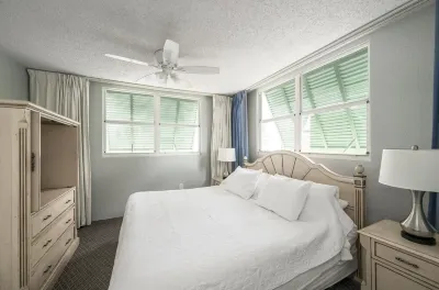Castaway Cove: 2/2 Condo near the beach with shared pool and hot tub