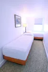 Beautiful Downtown 3 Bedroom 1 & 1/2 Bath/ High Speed Internet/ Cable / Desk