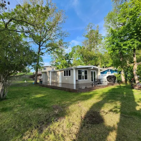 Lake Front, Pontoon, Bunk House