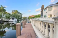 Waterfront 5 Bed/5Bath Home-Pool, Dock, Las Olas