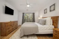 Newly Renovated 3bd/2ba condo located on True Blue Golf Club Hotels near Pawleys