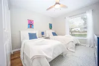 Spacious Pool Home 3 Miles to UF!