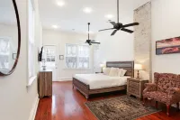 New Orleans Home Two Miles to Bourbon Street Hotels in Mid-City