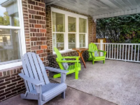 Spacious 4Br Family Haven w/ Backyard-Patio-Pets OK 埃文斯維爾酒店