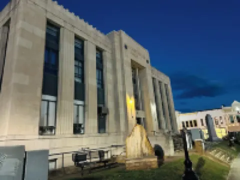 Historic 1940's Cottage Near Tim's Ford Lake & Town Square Fully Remodeled