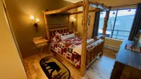 Cozy Mountain Getaway w/Hot Tub at Seven Springs Resort