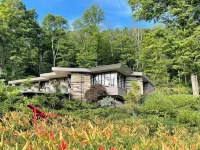 Nationally Registered Usonian Cottage at Lynn Hall by FLW's Fallingwater Builder 녹스 & 칸 레일 트레일 킨주아 브리지 트레일헤드 주변 호텔