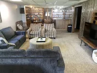 Spectacular Lake Home on Locke Lake in Monticello! - Homestays