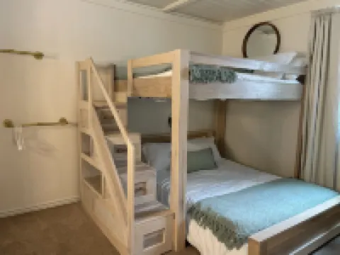 West Vail Hideaway 2/2 fireplace at pine ridge bus stop