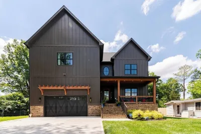 Brand New 5 Bedroom Home in Villa Heights minutes to uptown! Hotels near Rainbow Shops