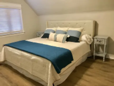 Urban Oasis 3 Miles to Cincy Sleeps 12