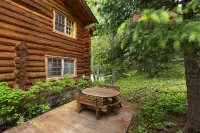 Private and spacious mountain retreat w/views, privacy, hot tub, & guest house!