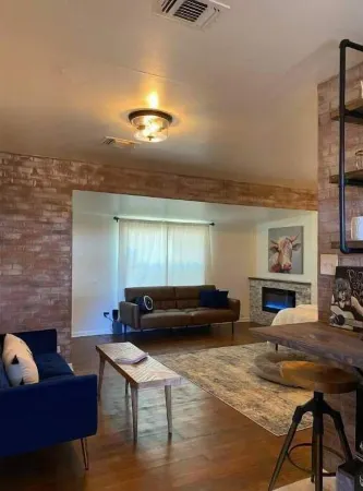 Industrial Modern Studio in Hillcountry river area