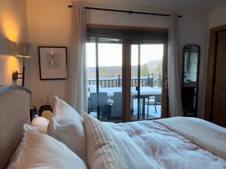 Cabin w/ Mountain Views, Hot Tub, AC, Pet + Family Friendly, WFH, Fireplace