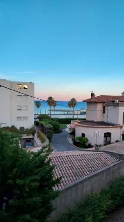 T2 APARTMENT WITH TERRACE SEA VIEW, CLOSED GARAGE, CLOSE TO THE CALANQUES