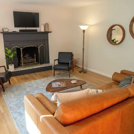 Modern Retreat Located Across from Wra and Steps from Downtown Hudson.<Br>