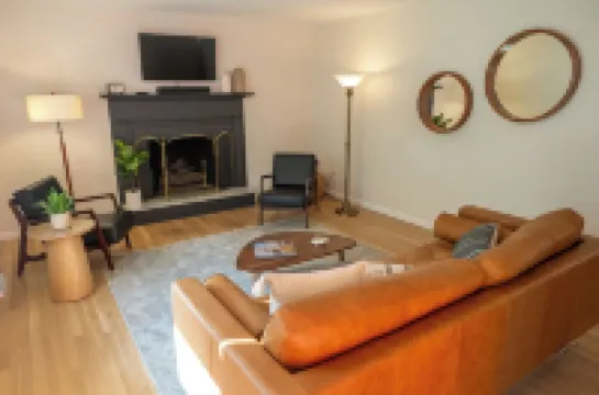 Newly renovated home located across from WRA and steps from downtown Hudson.<br>