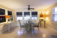Beautiful little two bedroom cottage in scenic Jensen Beach.