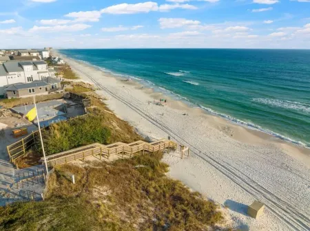 Private Heated Pool /5BR/ Located Close to Beach & Rosemary Town Center