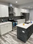 Family Getaway- Beautiful & spacious 4 Bdrm Historic Home with a modern touch!