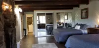 Snow Springs Pool House w/ PRIVATE heated, hotsprings pool! 5 bedrooms,Sleeps 15