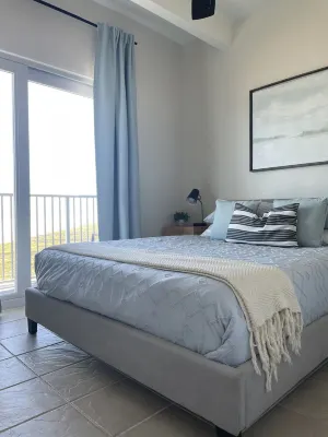 BEAUTIFUL CONDO - AMAZING BEACH VIEW FROM PRIVATE BALCONY Hotels in 