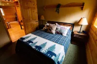Secluded Wooded Cottage Near Snowmobile & Walking Trails, Fire Pit, Fast Wi-FI